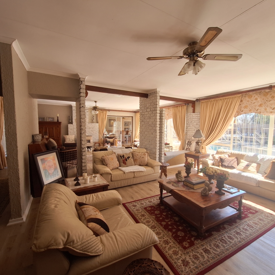 5 Bedroom Property for Sale in Frankfort Free State